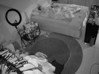 voyeurcam-julmodels-whitebed-1