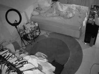 voyeurcam-julmodels-whitebed-1