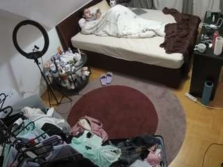voyeurcam-julmodels-whitebed-1 webcam