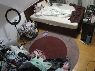 voyeurcam-julmodels-whitebed-1 webcam