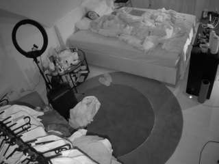 voyeurcam-julmodels-whitebed-1