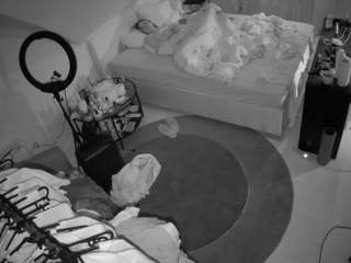 voyeurcam-julmodels-whitebed-1