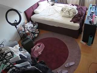 voyeurcam-julmodels-whitebed-1's CamSoda show and profile
