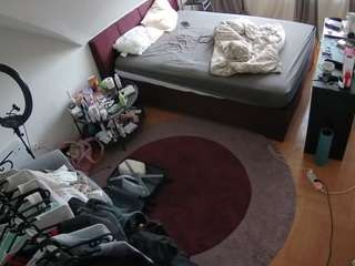 voyeurcam-julmodels-whitebed-1