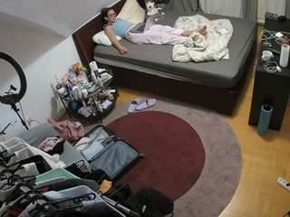 voyeurcam-julmodels-whitebed-1