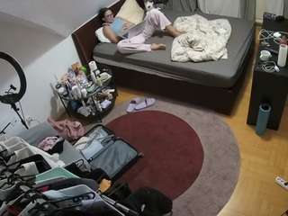 voyeurcam-julmodels-whitebed-1 webcam