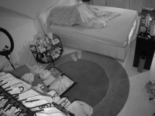 voyeurcam-julmodels-whitebed-1