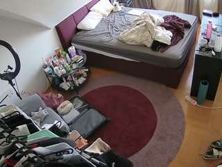 voyeurcam-julmodels-whitebed-1