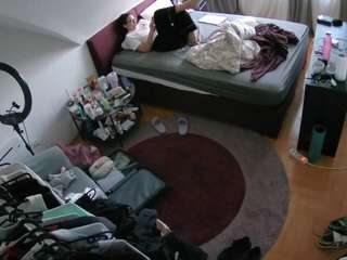 voyeurcam-julmodels-whitebed-1
