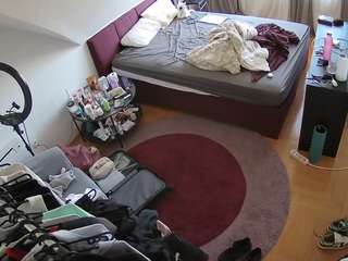 voyeurcam-julmodels-whitebed-1