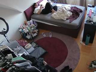 voyeurcam-julmodels-whitebed-1