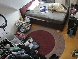 voyeurcam-julmodels-whitebed-1