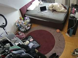 voyeurcam-julmodels-whitebed-1