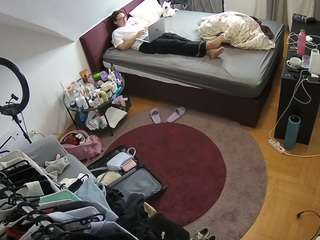 voyeurcam-julmodels-whitebed-1