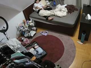 voyeurcam-julmodels-whitebed-1