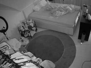 voyeurcam-julmodels-whitebed-1 webcam