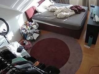 voyeurcam-julmodels-whitebed-1 webcam