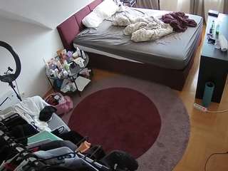 voyeurcam-julmodels-whitebed-1 webcam
