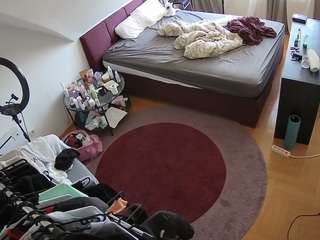 voyeurcam-julmodels-whitebed-1