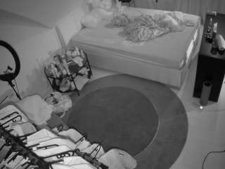 voyeurcam-julmodels-whitebed-1