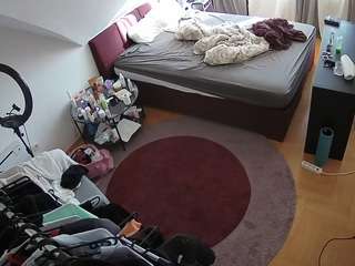 voyeurcam-julmodels-whitebed-1