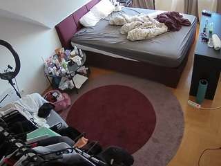 voyeurcam-julmodels-whitebed-1