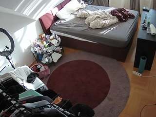 voyeurcam-julmodels-whitebed-1 webcam