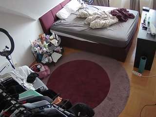 voyeurcam-julmodels-whitebed-1