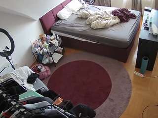 voyeurcam-julmodels-whitebed-1