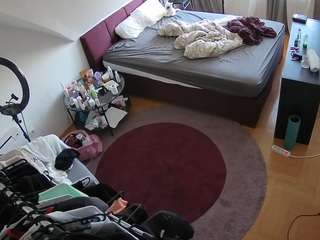 voyeurcam-julmodels-whitebed-1