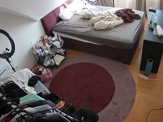 voyeurcam-julmodels-whitebed-1