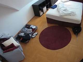 voyeurcam-julmodels-whitebed-1