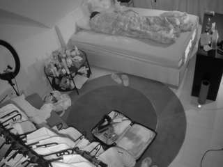 voyeurcam-julmodels-whitebed-1 webcam