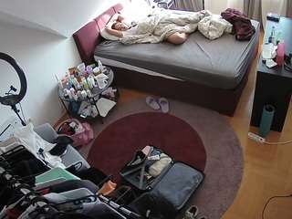 voyeurcam-julmodels-whitebed-1 webcam