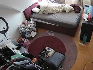 voyeurcam-julmodels-whitebed-1 webcam