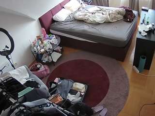 voyeurcam-julmodels-whitebed-1 webcam