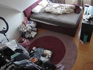 voyeurcam-julmodels-whitebed-1 webcam