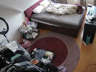 voyeurcam-julmodels-whitebed-1 webcam