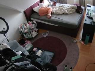 voyeurcam-julmodels-whitebed-1 webcam