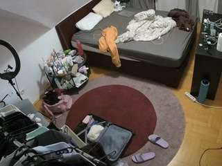 voyeurcam-julmodels-whitebed-1 webcam
