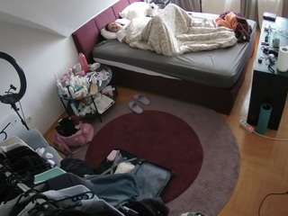 voyeurcam-julmodels-whitebed-1 webcam