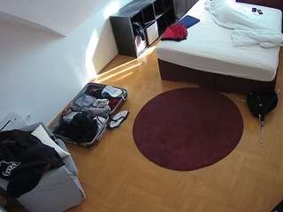 voyeurcam-julmodels-whitebed-1's CamSoda show and profile