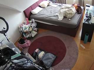 voyeurcam-julmodels-whitebed-1 webcam