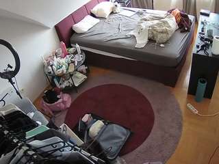 voyeurcam-julmodels-whitebed-1 webcam