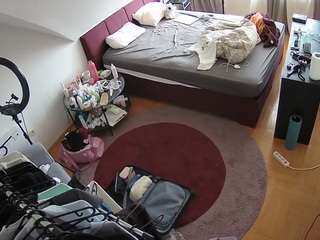 voyeurcam-julmodels-whitebed-1 webcam