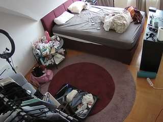 voyeurcam-julmodels-whitebed-1 webcam