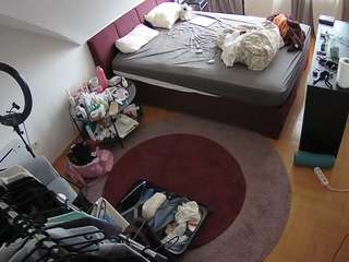voyeurcam-julmodels-whitebed-1 webcam