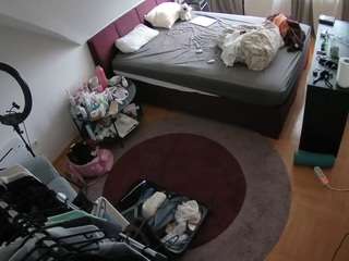 voyeurcam-julmodels-whitebed-1 webcam