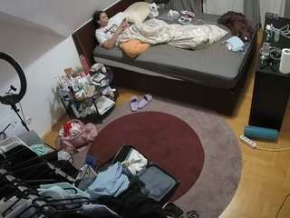 voyeurcam-julmodels-whitebed-1 webcam