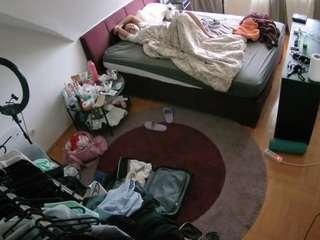 voyeurcam-julmodels-whitebed-1 webcam